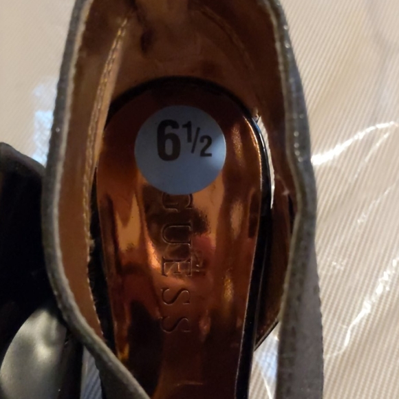 Guess Heels - Picture 4 of 6
